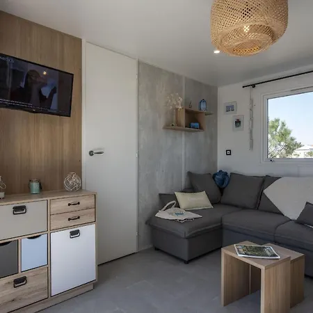 Chalet Pour 4 Dans Un Domaine Avec Piscine