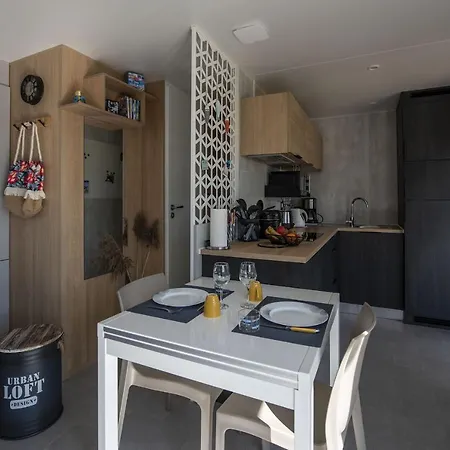 Chalet Pour 4 Dans Un Domaine Avec Piscine