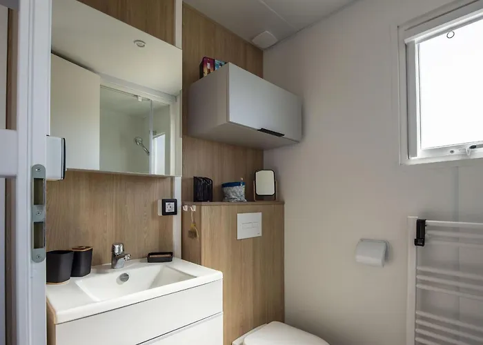 Pour 4 Dans Un Domaine Avec Piscine 샬레 *