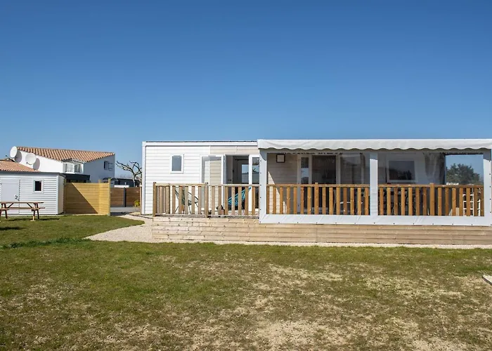 샬레 Pour 4 Dans Un Domaine Avec Piscine